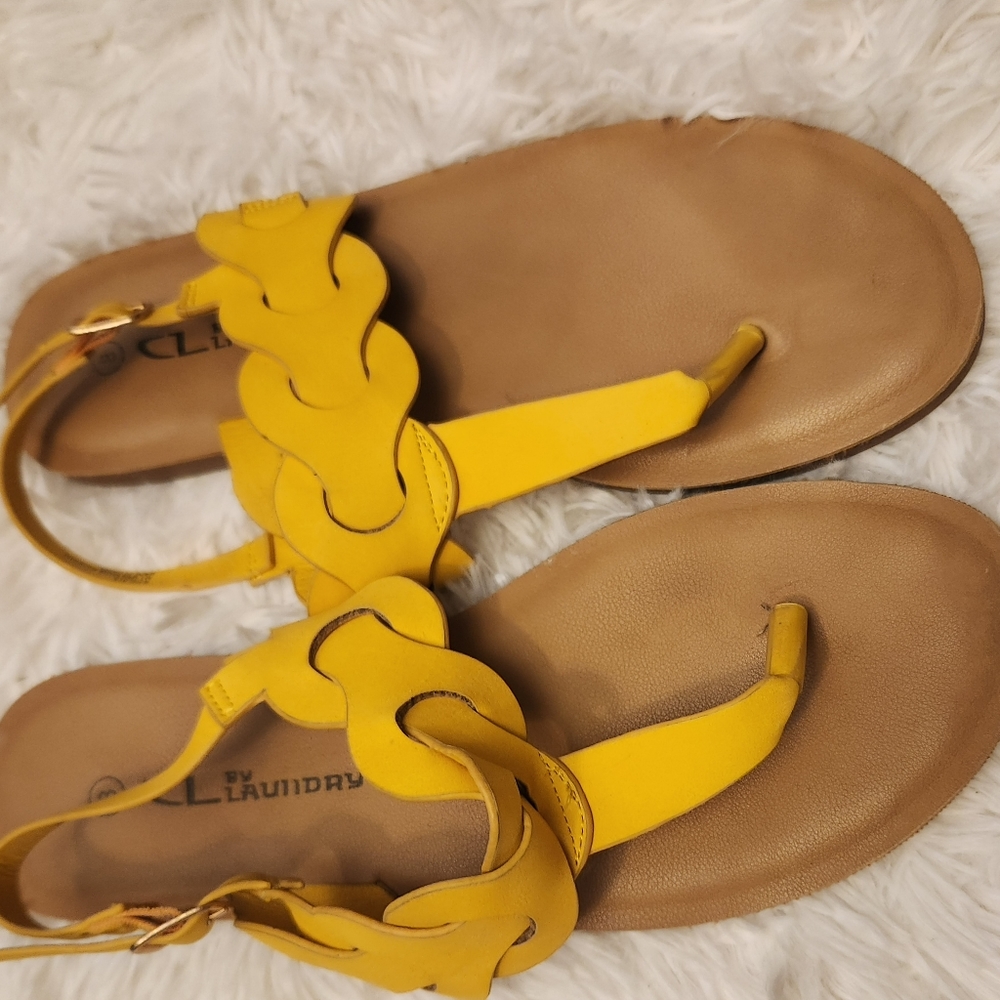 Chinese Laundry yellow sandals thong